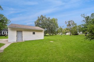 3120 E Clinton Avenue, Des Moines, IA 50317