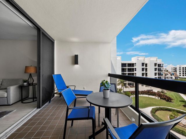 1930 HARBOURSIDE DRIVE 145, Longboat Key, FL 34228