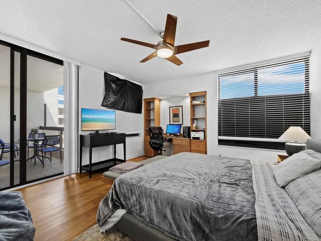 1930 HARBOURSIDE DRIVE 145, Longboat Key, FL 34228