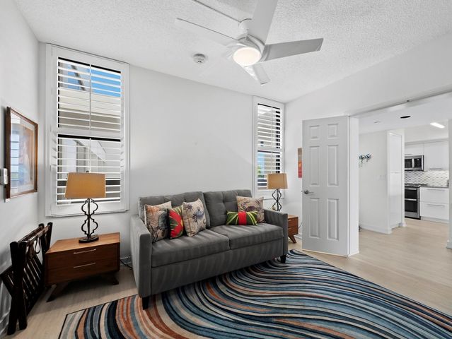 1930 HARBOURSIDE DRIVE 145, Longboat Key, FL 34228