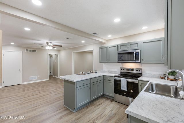 1825 Brookhaven Drive, Southaven, MS 38671