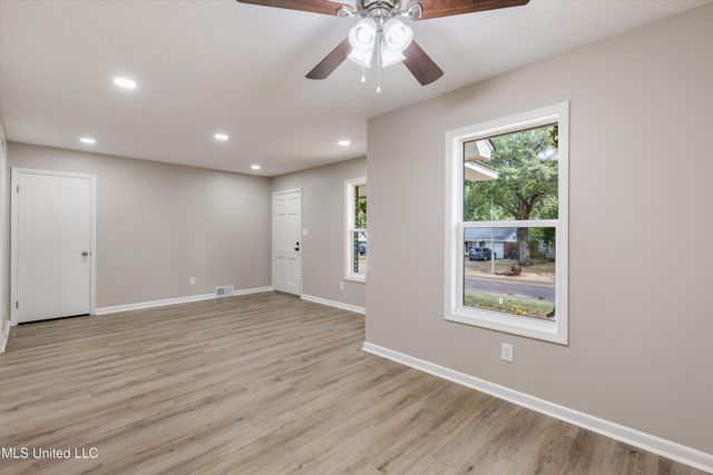 1825 Brookhaven Drive, Southaven, MS 38671