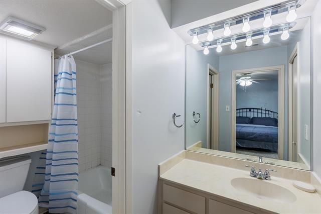 704 Horseshoe Bay BLVD F, Horseshoe Bay, TX 78657