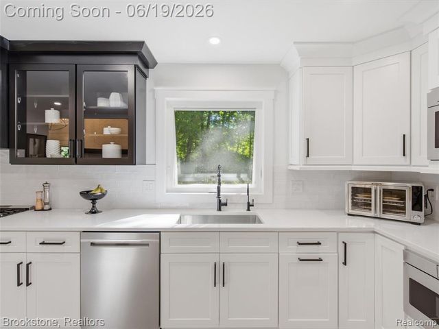 7450 Deerhill Drive, Clarkston, MI 48346