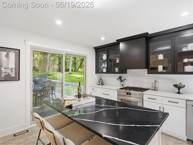 7450 Deerhill Drive, Clarkston, MI 48346