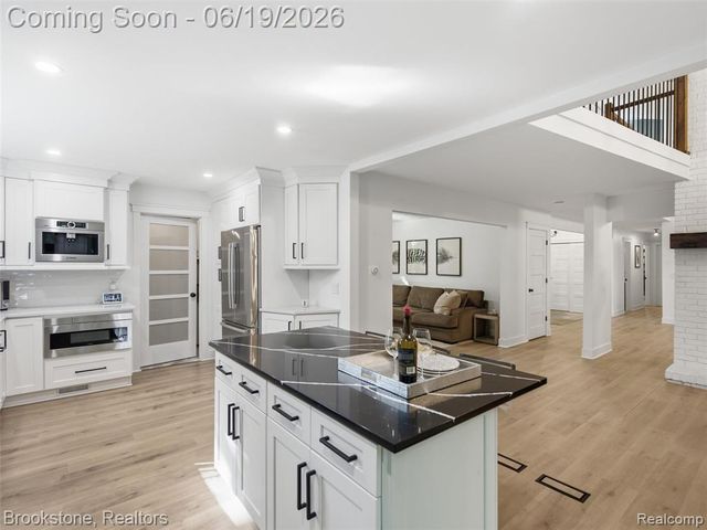 7450 Deerhill Drive, Clarkston, MI 48346