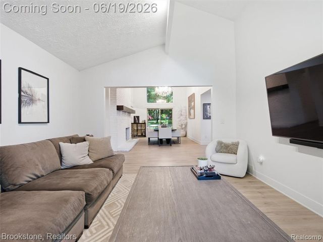 7450 Deerhill Drive, Clarkston, MI 48346