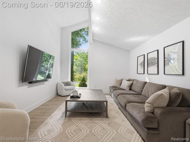 7450 Deerhill Drive, Clarkston, MI 48346