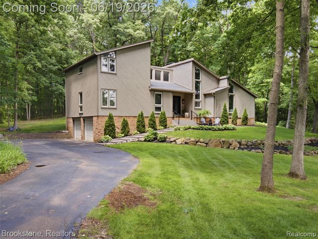 7450 Deerhill Drive, Clarkston, MI 48346