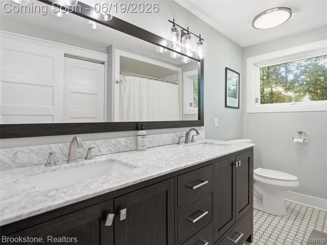 7450 Deerhill Drive, Clarkston, MI 48346