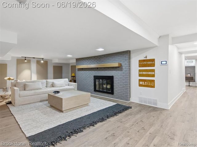 7450 Deerhill Drive, Clarkston, MI 48346