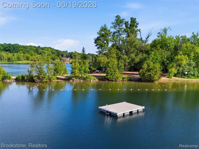 7450 Deerhill Drive, Clarkston, MI 48346