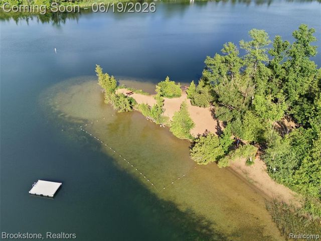7450 Deerhill Drive, Clarkston, MI 48346
