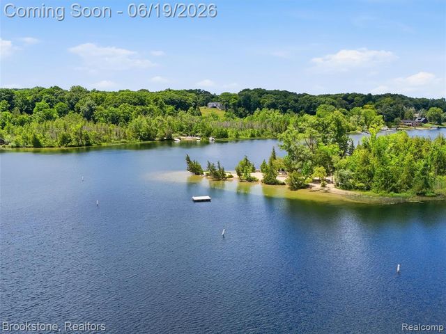 7450 Deerhill Drive, Clarkston, MI 48346
