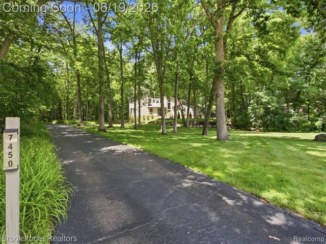 7450 Deerhill Drive, Clarkston, MI 48346