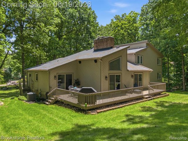 7450 Deerhill Drive, Clarkston, MI 48346