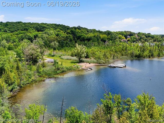 7450 Deerhill Drive, Clarkston, MI 48346