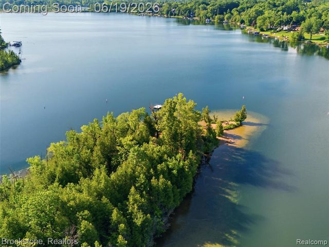 7450 Deerhill Drive, Clarkston, MI 48346