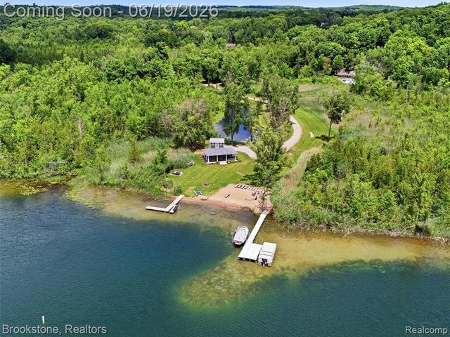 7450 Deerhill Drive, Clarkston, MI 48346