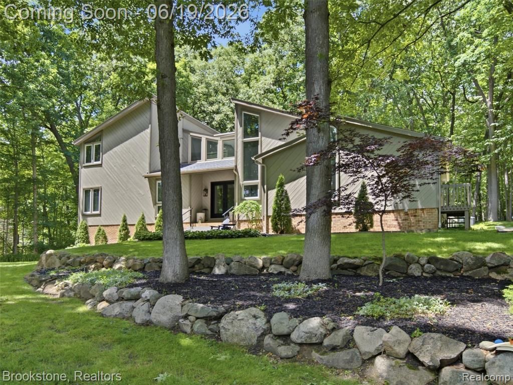 7450 Deerhill Drive, Clarkston, MI 48346