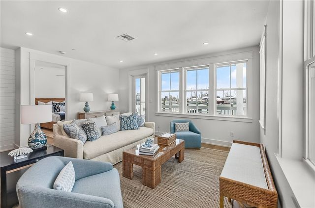 136 W Cotter Ave 20, Port Aransas, TX 78373