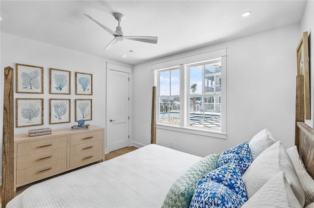 136 W Cotter Ave 20, Port Aransas, TX 78373