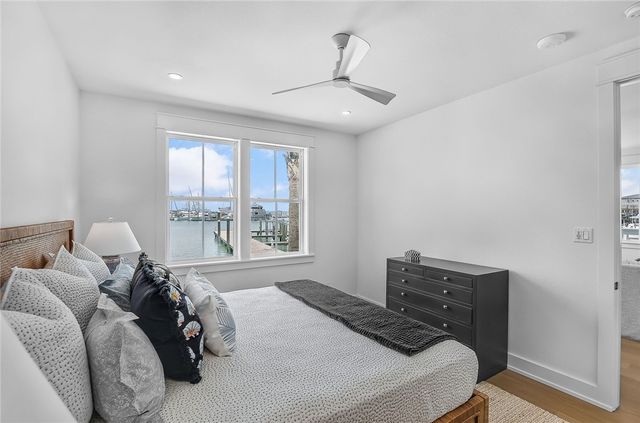 136 W Cotter Ave 20, Port Aransas, TX 78373