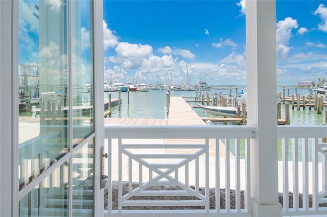 136 W Cotter Ave 20, Port Aransas, TX 78373