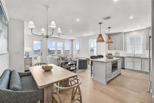 136 W Cotter Ave 20, Port Aransas, TX 78373