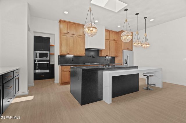 241 MAR VISTA Place, Horizon City, TX 79928