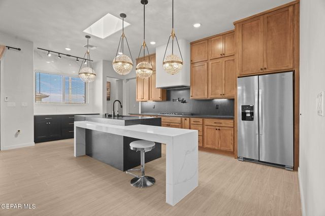 241 MAR VISTA Place, Horizon City, TX 79928