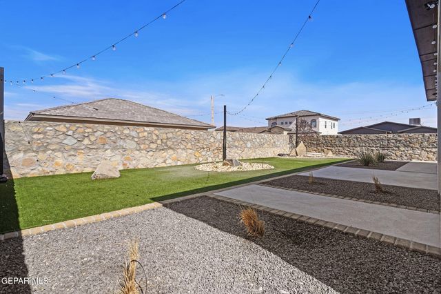241 MAR VISTA Place, Horizon City, TX 79928