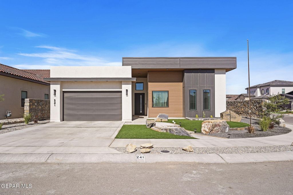 241 MAR VISTA Place, Horizon City, TX 79928