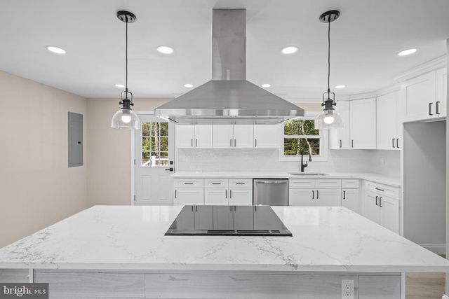 393 E MILLSTREAM RD, Cream Ridge, NJ 08514