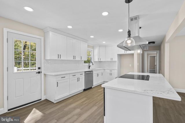 393 E MILLSTREAM RD, Cream Ridge, NJ 08514