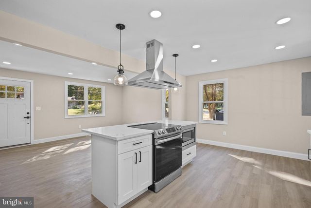 393 E MILLSTREAM RD, Cream Ridge, NJ 08514