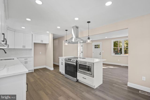 393 E MILLSTREAM RD, Cream Ridge, NJ 08514