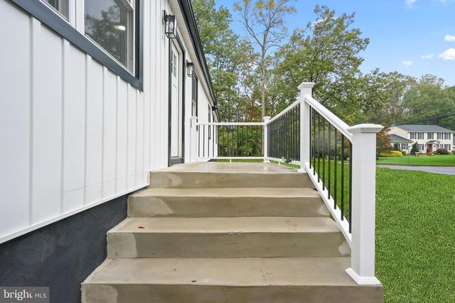 393 E MILLSTREAM RD, Cream Ridge, NJ 08514