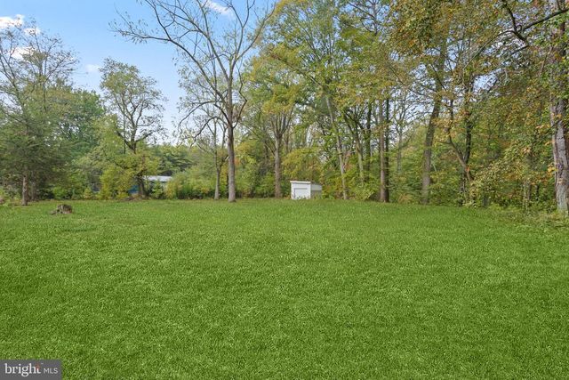 393 E MILLSTREAM RD, Cream Ridge, NJ 08514