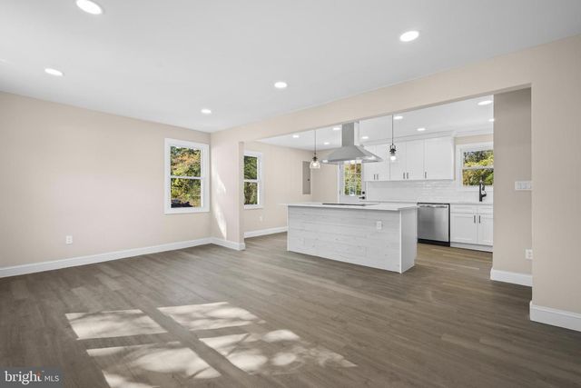 393 E MILLSTREAM RD, Cream Ridge, NJ 08514
