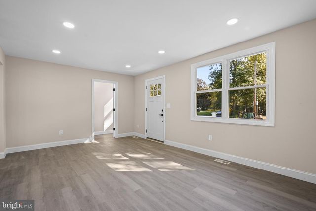 393 E MILLSTREAM RD, Cream Ridge, NJ 08514