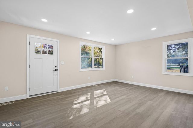 393 E MILLSTREAM RD, Cream Ridge, NJ 08514