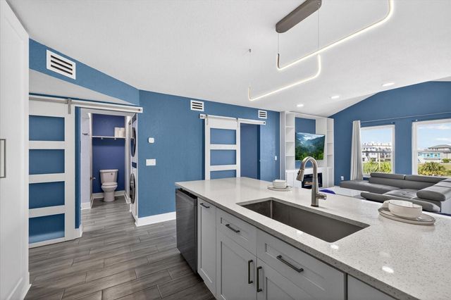 5712 BISCAYNE COURT 201, New Port Richey, FL 34652