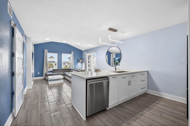 5712 BISCAYNE COURT 201, New Port Richey, FL 34652