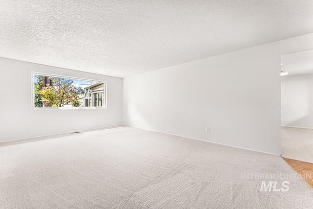 9625 W Halstead Dr, Boise, ID 83704