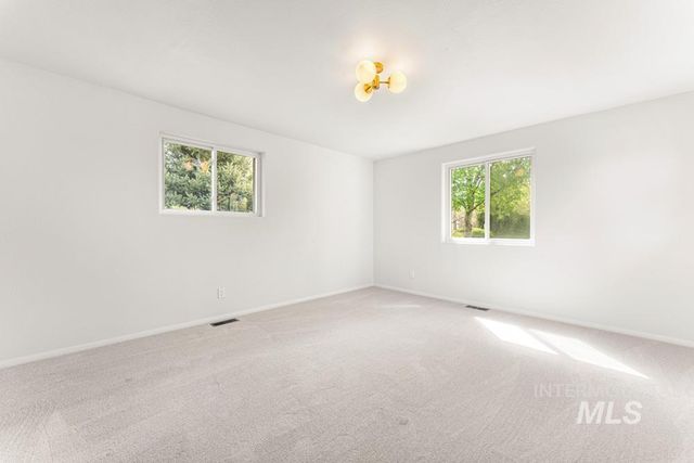 9625 W Halstead Dr, Boise, ID 83704