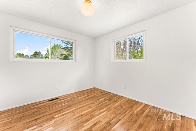 9625 W Halstead Dr, Boise, ID 83704