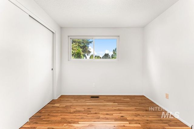 9625 W Halstead Dr, Boise, ID 83704