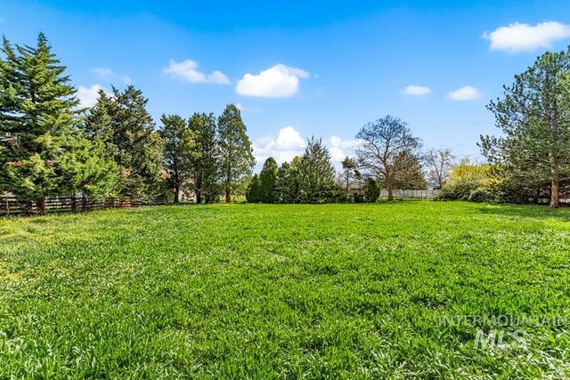 9625 W Halstead Dr, Boise, ID 83704