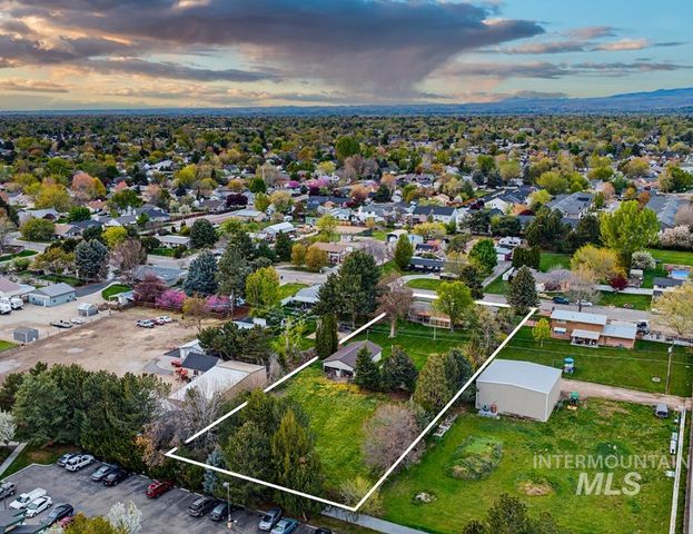 9625 W Halstead Dr, Boise, ID 83704